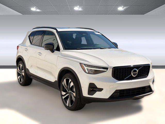 used 2025 Volvo XC40 car, priced at $33,397