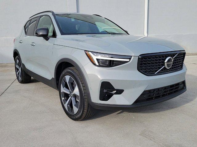 new 2025 Volvo XC40 car, priced at $47,145