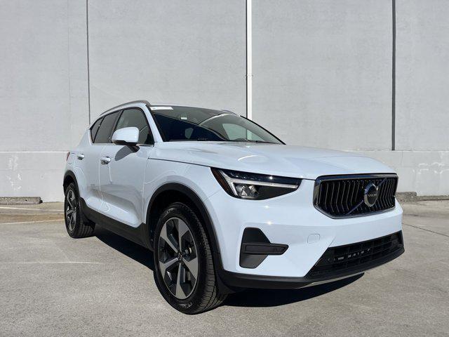 new 2025 Volvo XC40 car, priced at $45,395