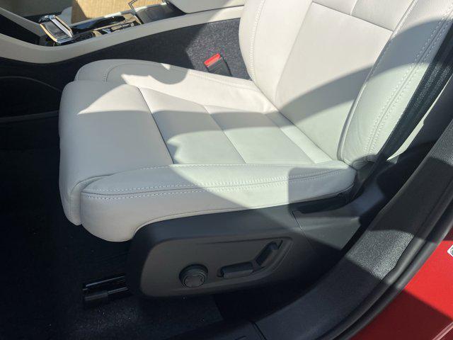 new 2025 Volvo XC40 car, priced at $51,565
