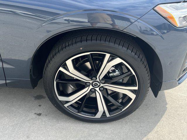 new 2025 Volvo XC60 car, priced at $60,660
