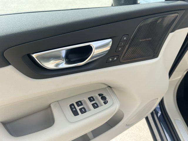 new 2025 Volvo XC60 car, priced at $60,660