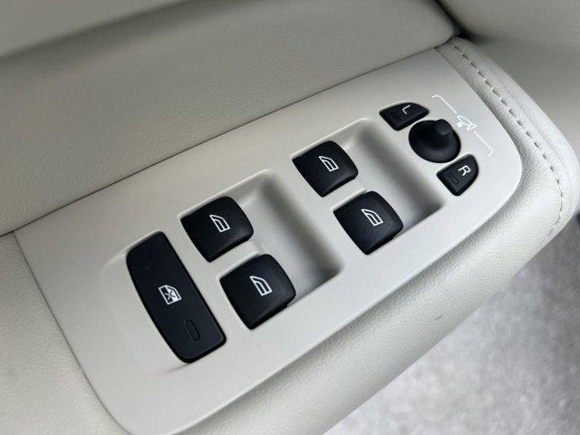 new 2025 Volvo XC60 Plug-In Hybrid car, priced at $62,075