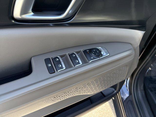 used 2025 Kia Carnival car, priced at $38,691