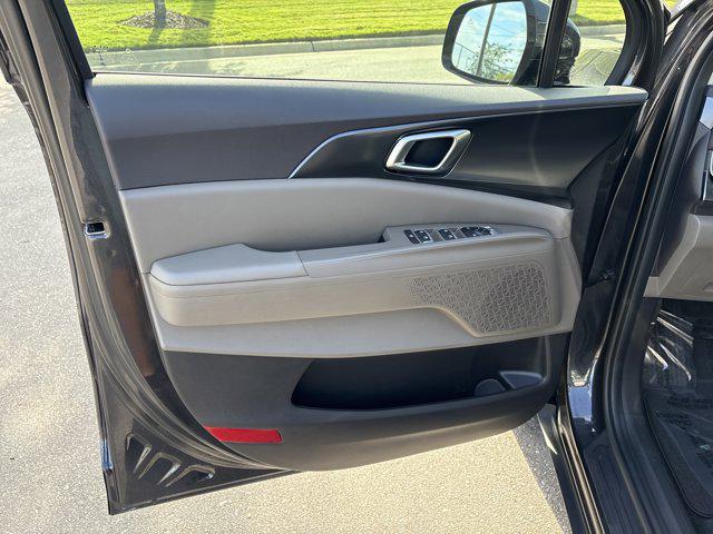 used 2025 Kia Carnival car, priced at $38,691