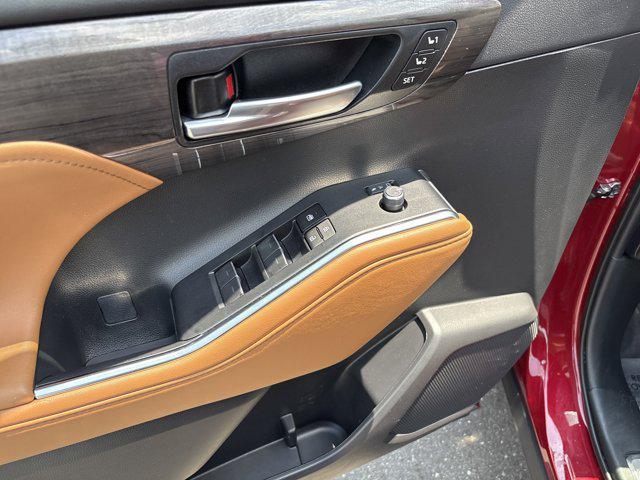 used 2023 Toyota Highlander car, priced at $44,989