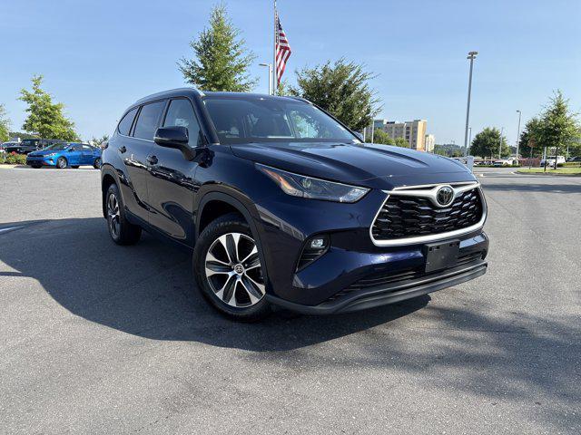 used 2022 Toyota Highlander car, priced at $37,469