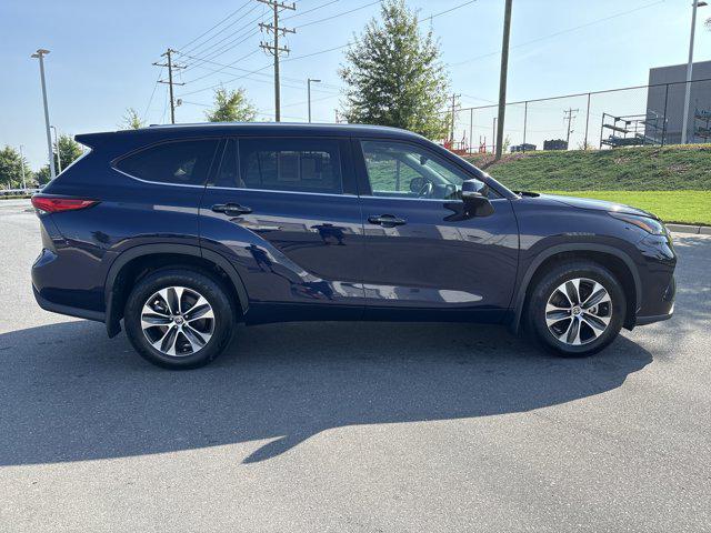 used 2022 Toyota Highlander car, priced at $37,469