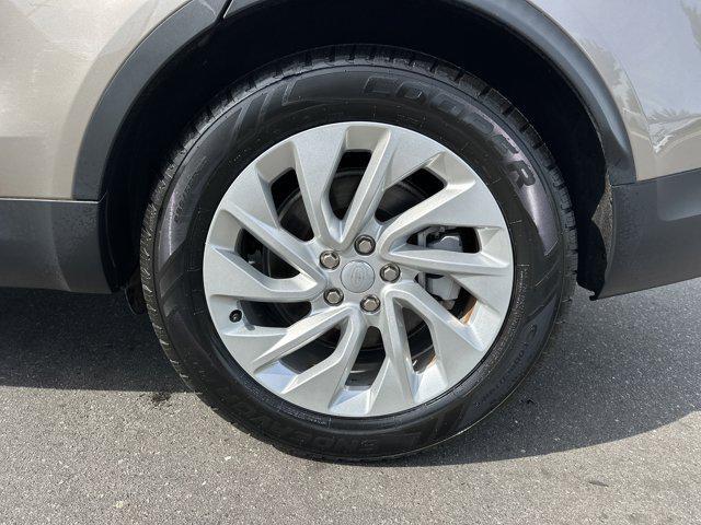 used 2022 Land Rover Discovery car, priced at $33,989