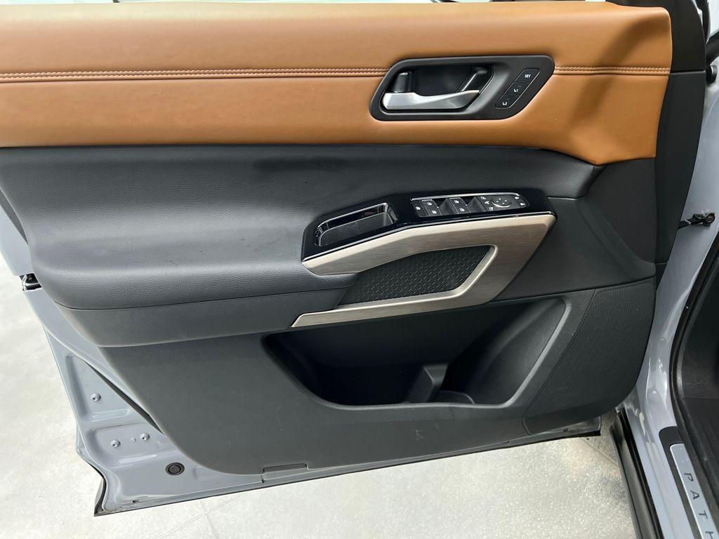 used 2024 Nissan Pathfinder car, priced at $37,399