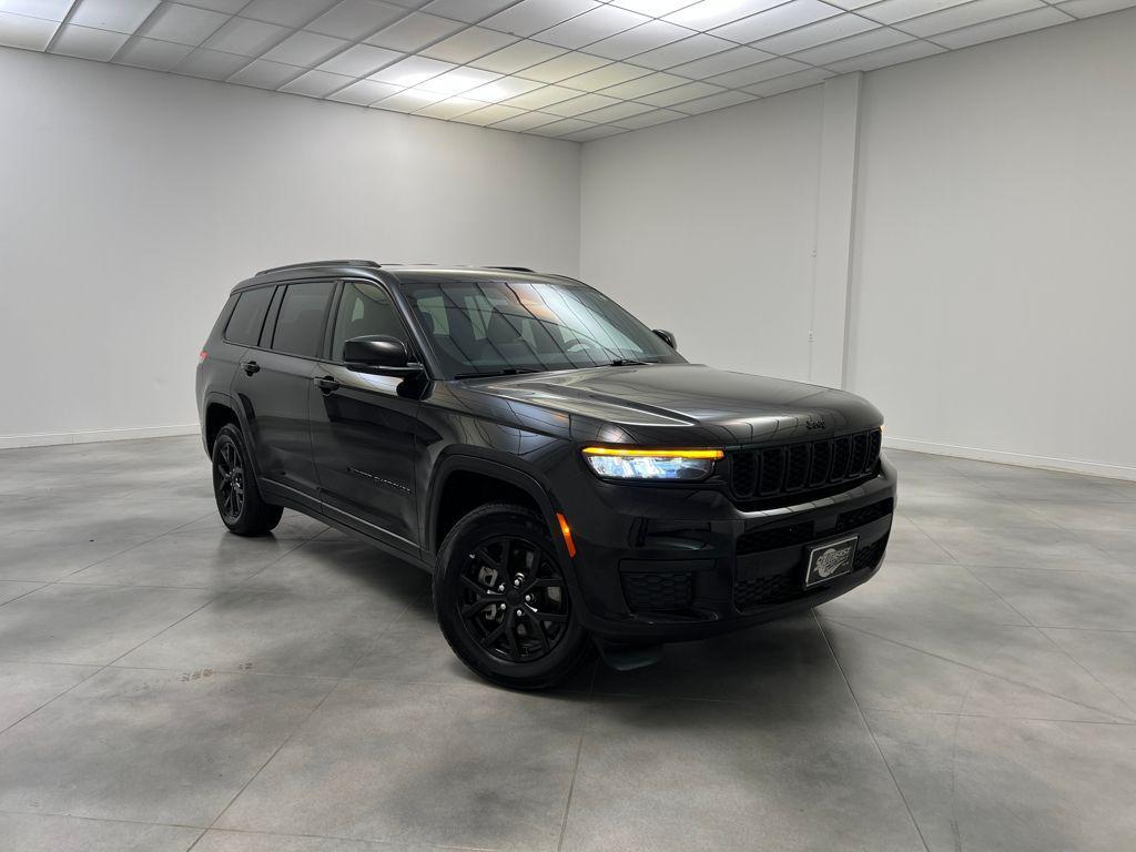 used 2024 Jeep Grand Cherokee L car, priced at $30,689