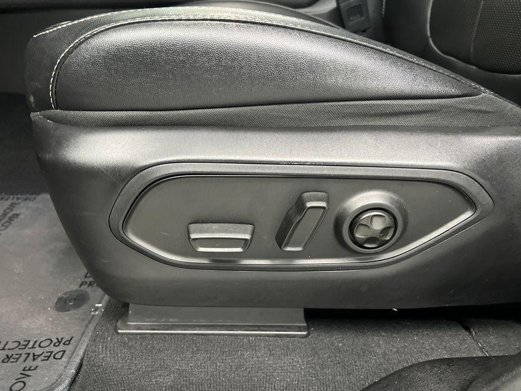 used 2024 Jeep Grand Cherokee L car, priced at $36,989