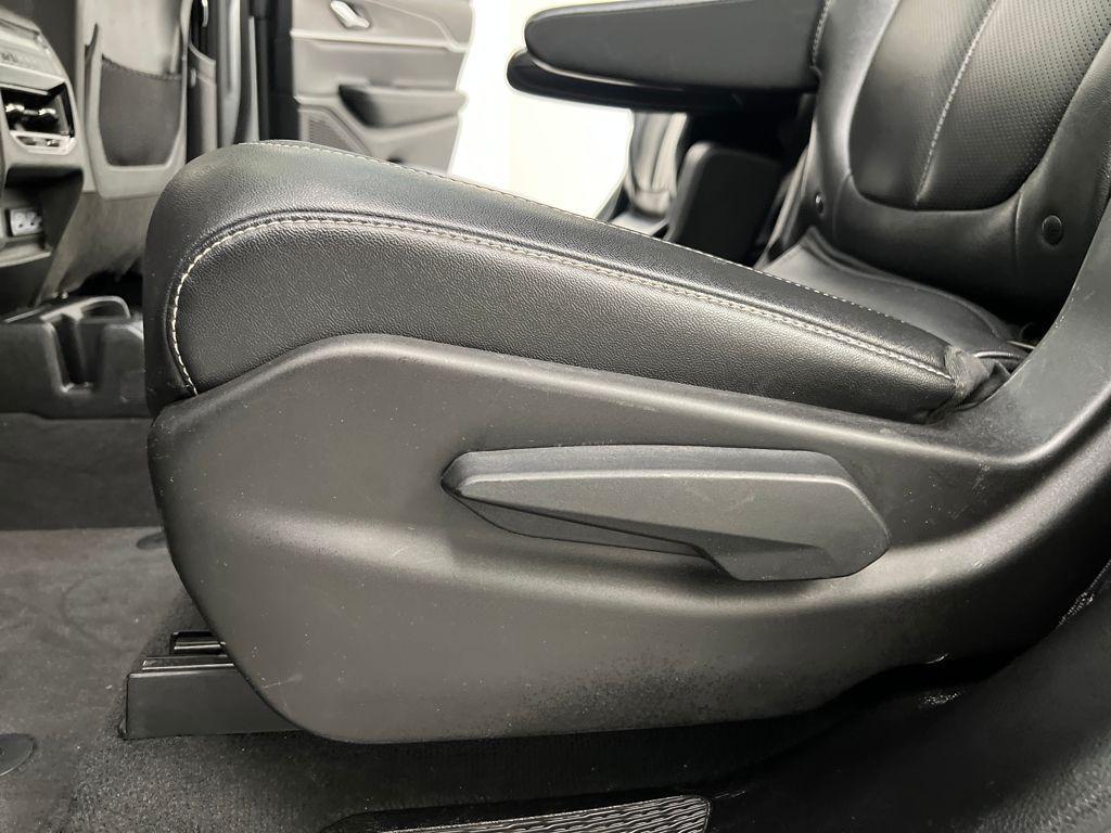 used 2024 Jeep Grand Cherokee L car, priced at $33,789