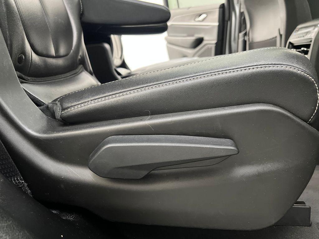 used 2024 Jeep Grand Cherokee L car, priced at $33,789