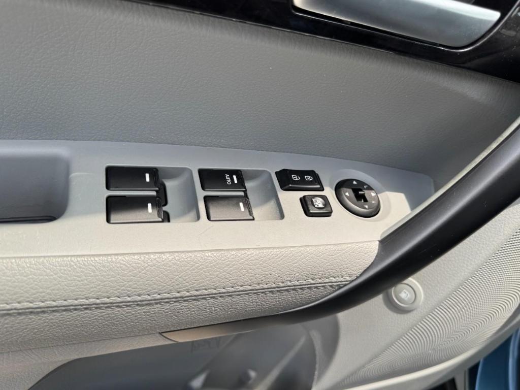 used 2014 Kia Sorento car, priced at $12,990