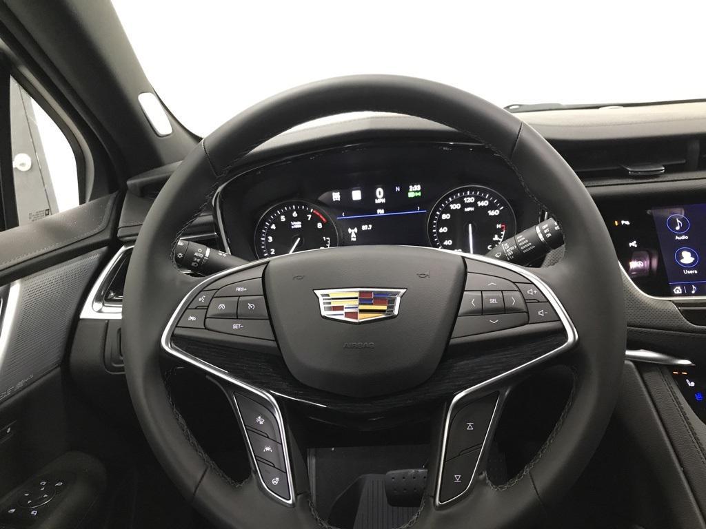 new 2025 Cadillac XT5 car, priced at $55,043