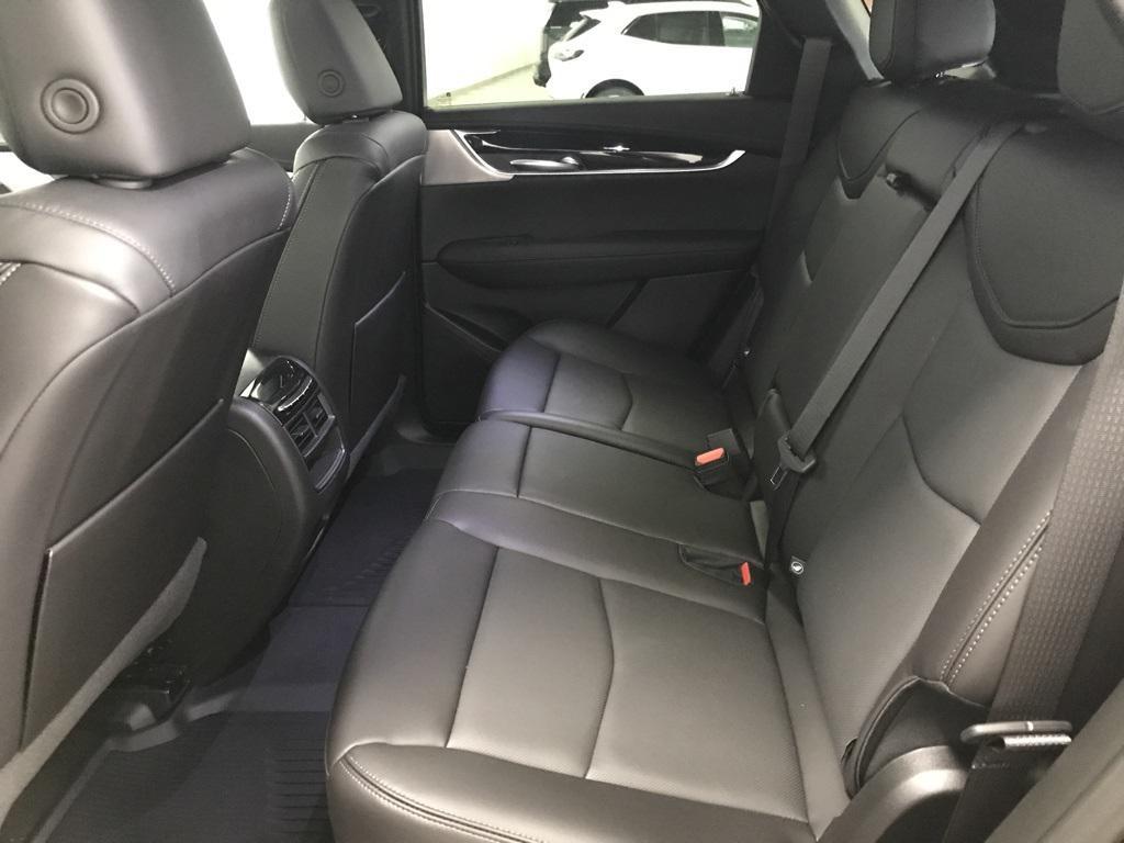 new 2025 Cadillac XT5 car, priced at $55,043