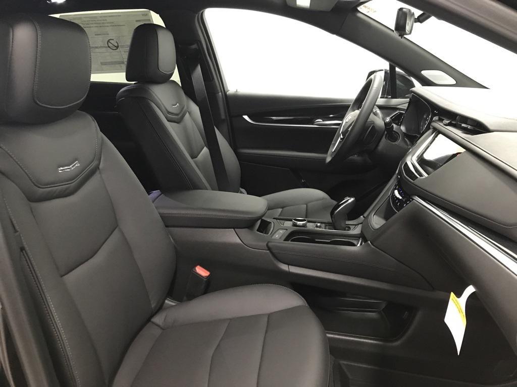 new 2025 Cadillac XT5 car, priced at $55,043