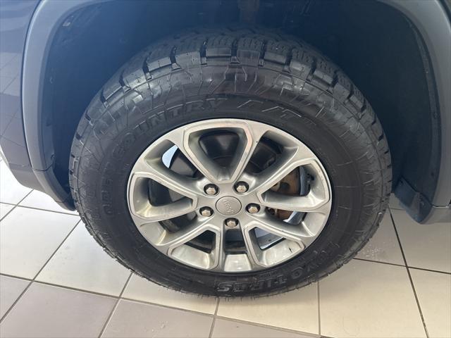 used 2015 Jeep Grand Cherokee car, priced at $14,938