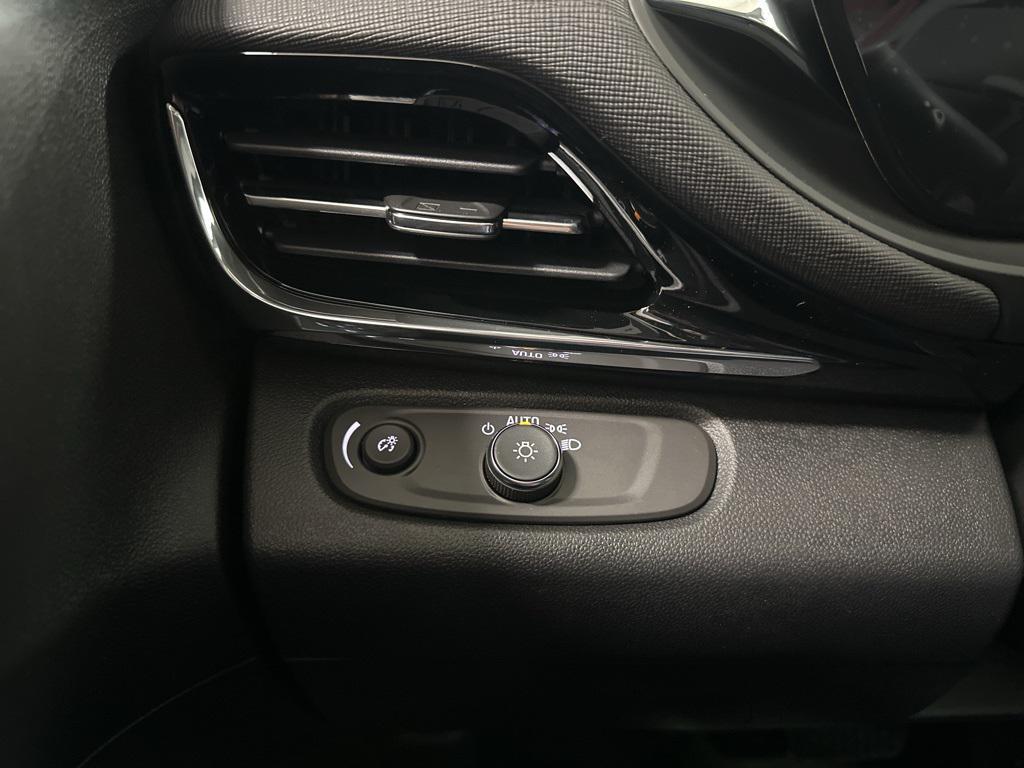 new 2025 Buick Envista car, priced at $26,286