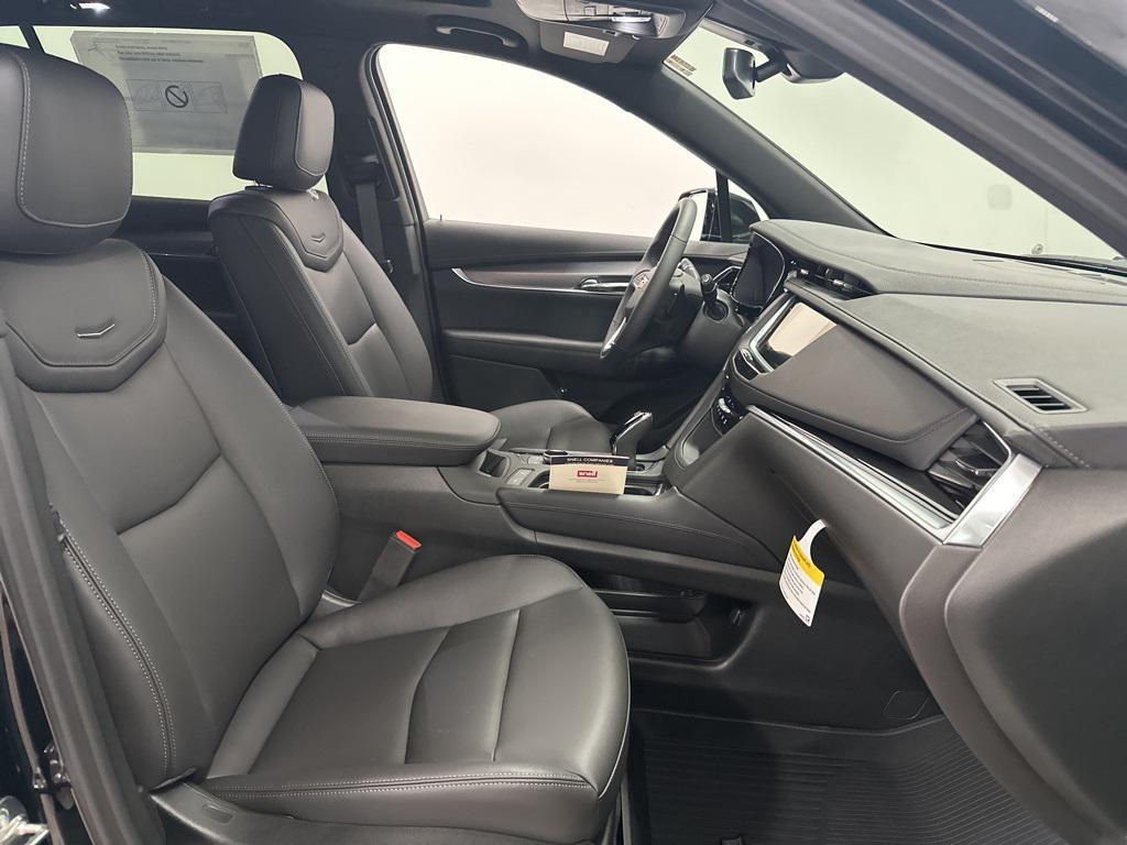new 2025 Cadillac XT6 car, priced at $55,063