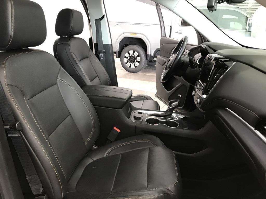 used 2021 Chevrolet Traverse car, priced at $32,272