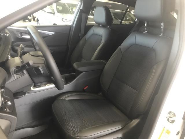 new 2025 Buick Envista car, priced at $26,040