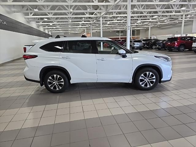 used 2022 Toyota Highlander car, priced at $41,117