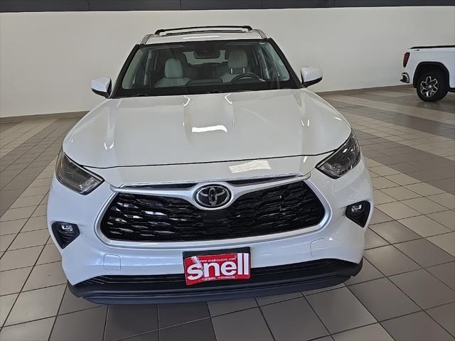 used 2022 Toyota Highlander car, priced at $41,117
