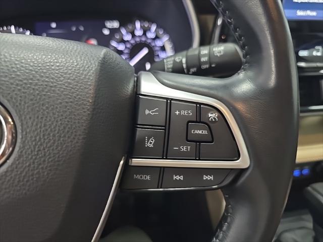 used 2022 Toyota Highlander car, priced at $41,117
