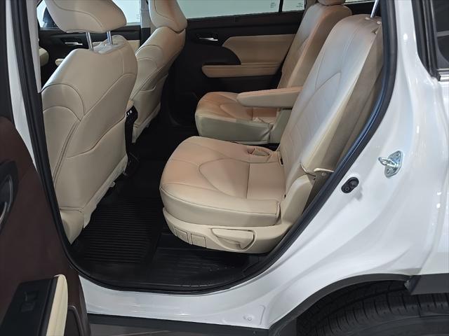 used 2022 Toyota Highlander car, priced at $41,117