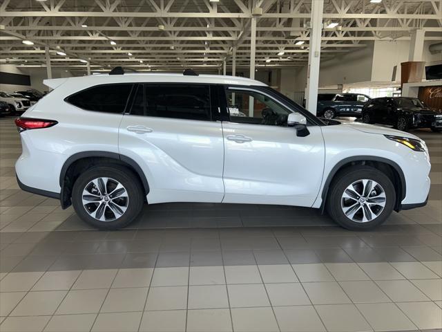 used 2022 Toyota Highlander car, priced at $41,803