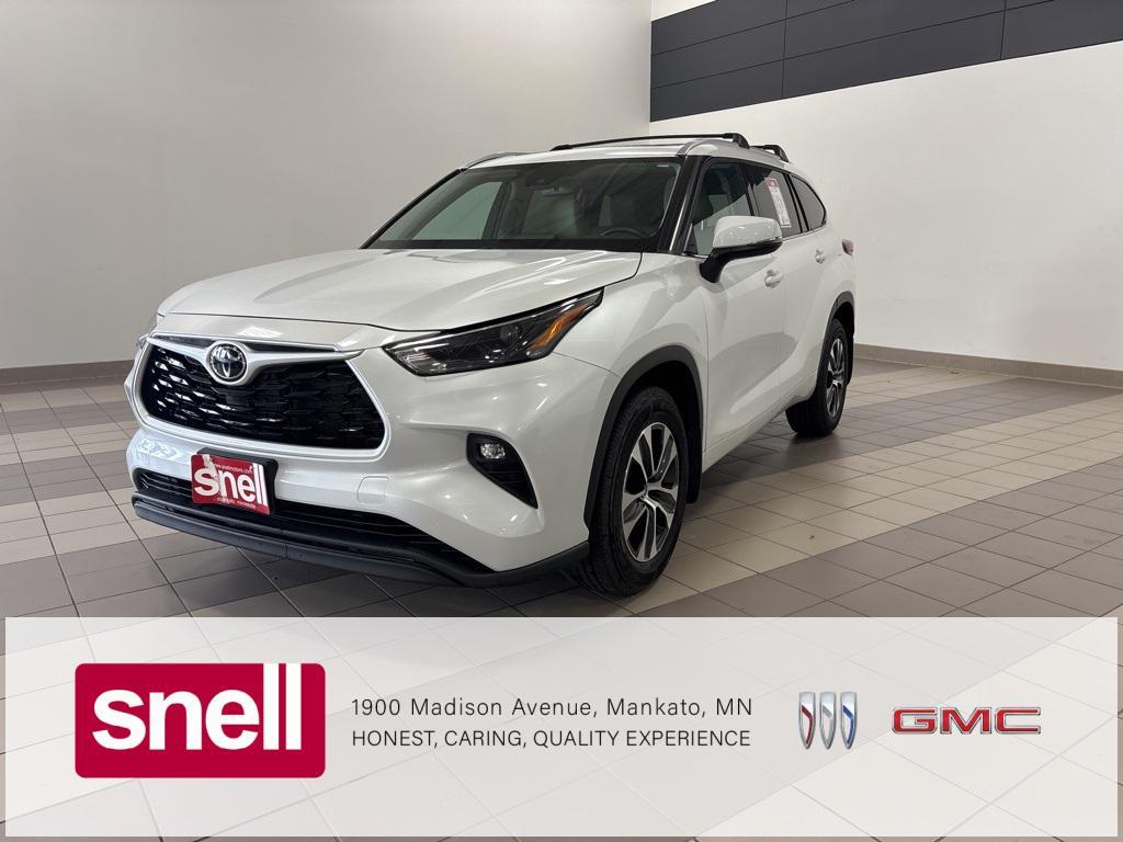 used 2022 Toyota Highlander car, priced at $40,398