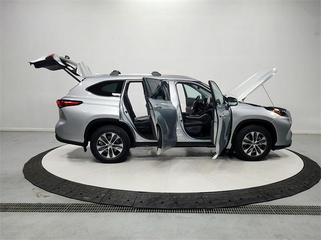 used 2021 Toyota Highlander car, priced at $33,710