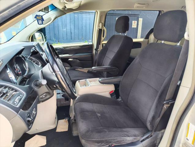 used 2011 Chrysler Town & Country car