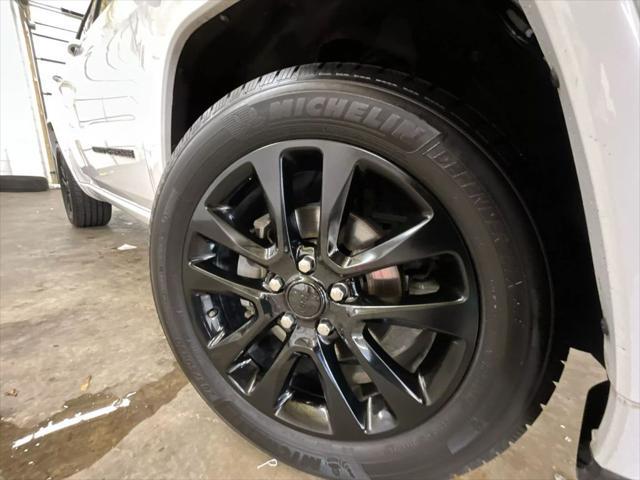 used 2017 Jeep Grand Cherokee car, priced at $14,394
