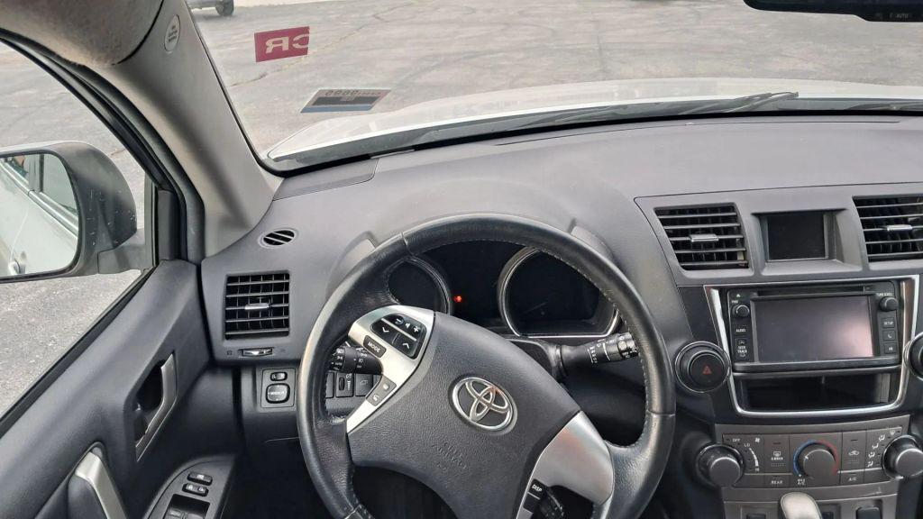 used 2013 Toyota Highlander car, priced at $12,232