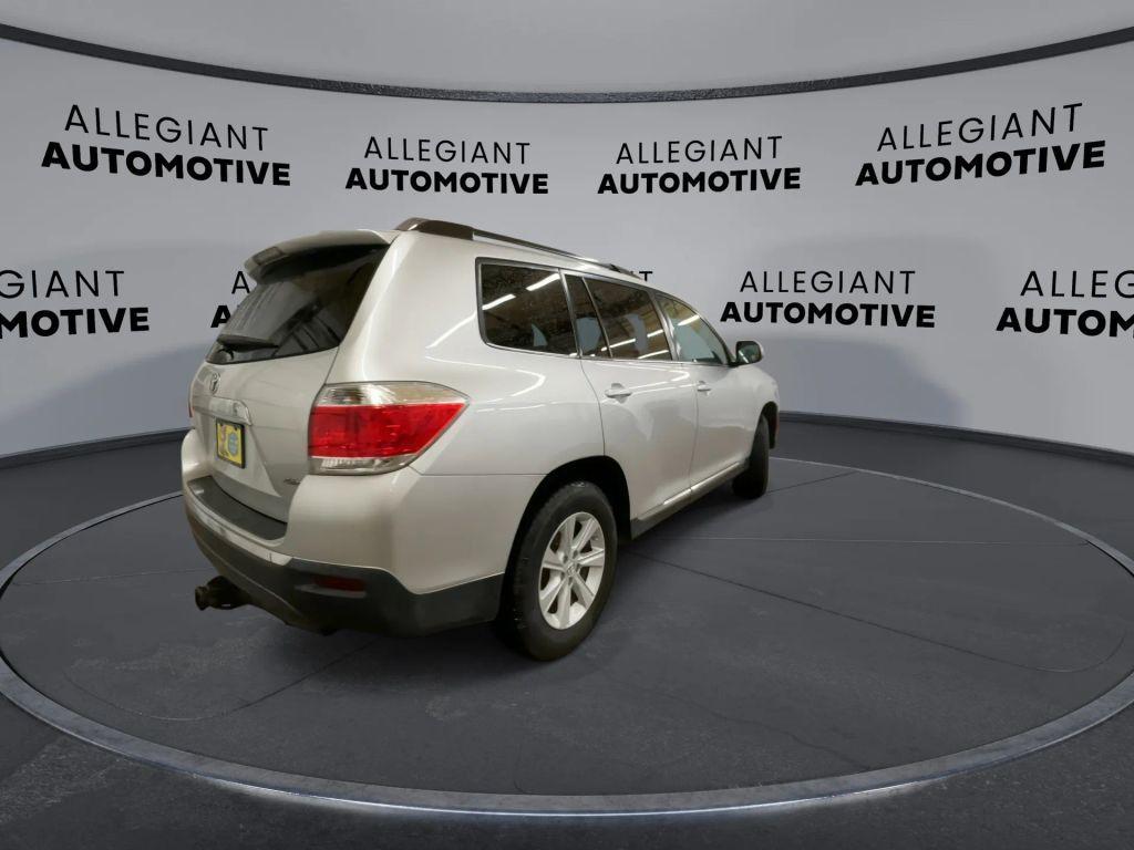 used 2013 Toyota Highlander car, priced at $10,181