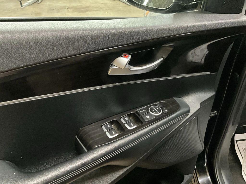 used 2020 Kia Sorento car, priced at $14,104