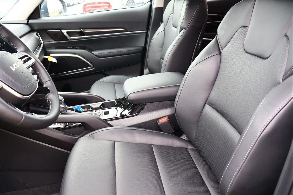 used 2025 Kia Telluride car, priced at $39,989