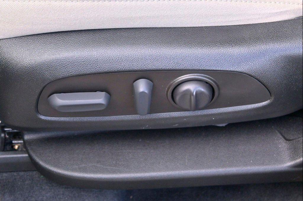 used 2023 Chevrolet Traverse car, priced at $32,491