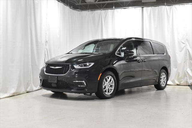 used 2023 Chrysler Pacifica car