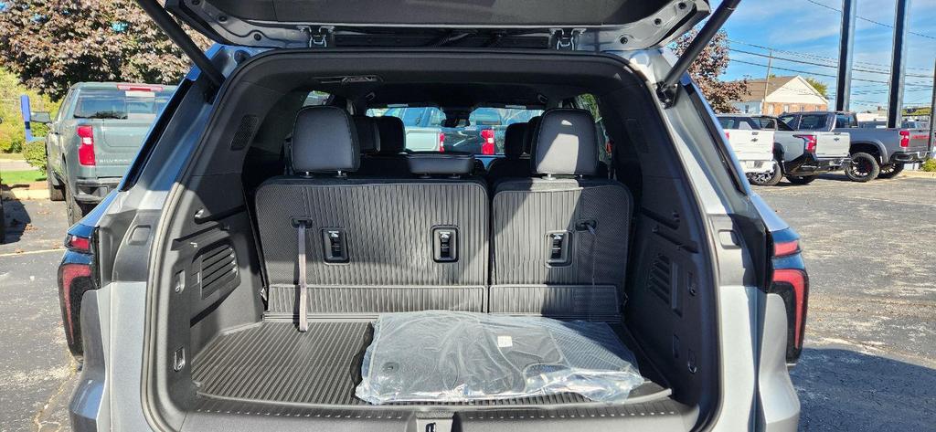 new 2026 Chevrolet Traverse car, priced at $42,638