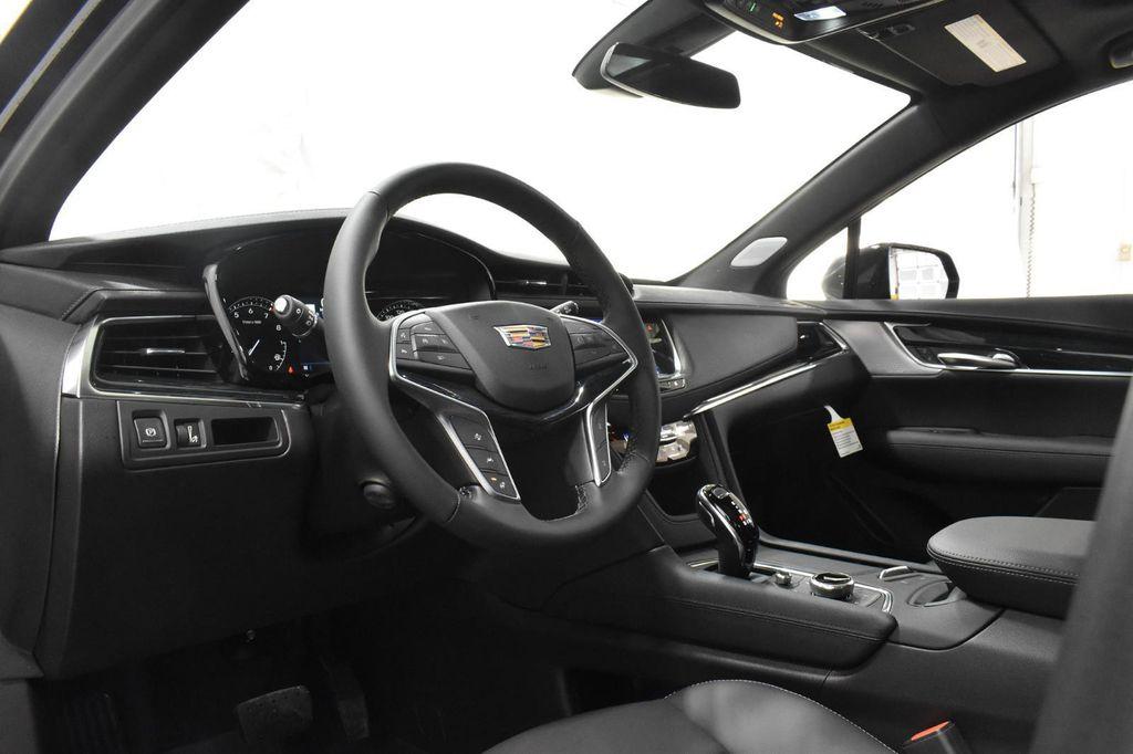 new 2025 Cadillac XT5 car, priced at $48,103