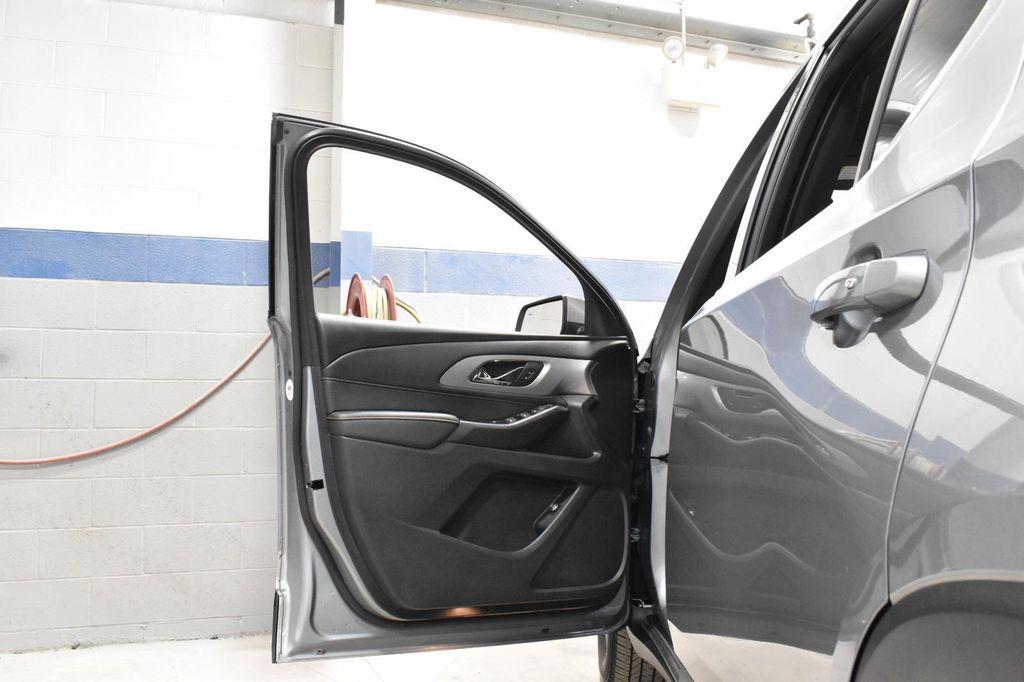 used 2023 Chevrolet Traverse car, priced at $29,378