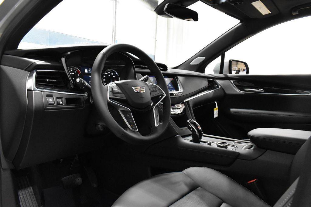 new 2025 Cadillac XT5 car, priced at $48,056
