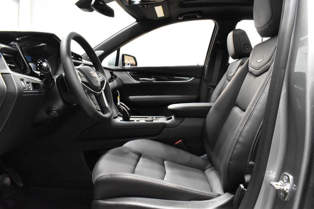 new 2025 Cadillac XT5 car, priced at $48,056