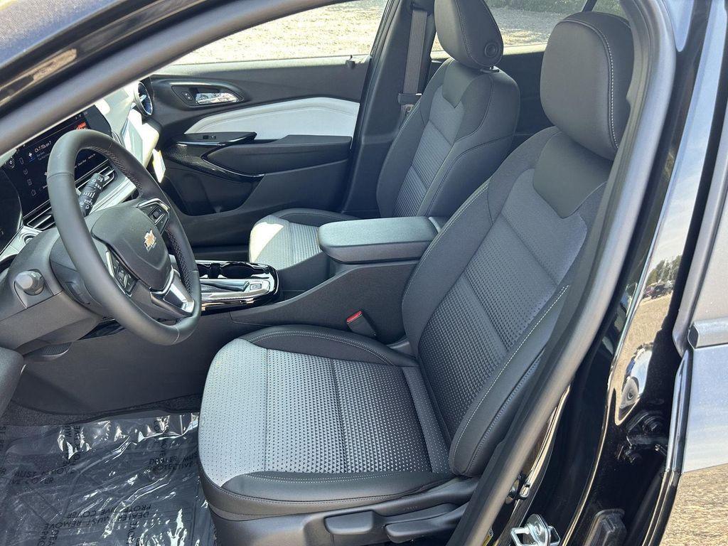 new 2025 Chevrolet Trax car, priced at $24,275