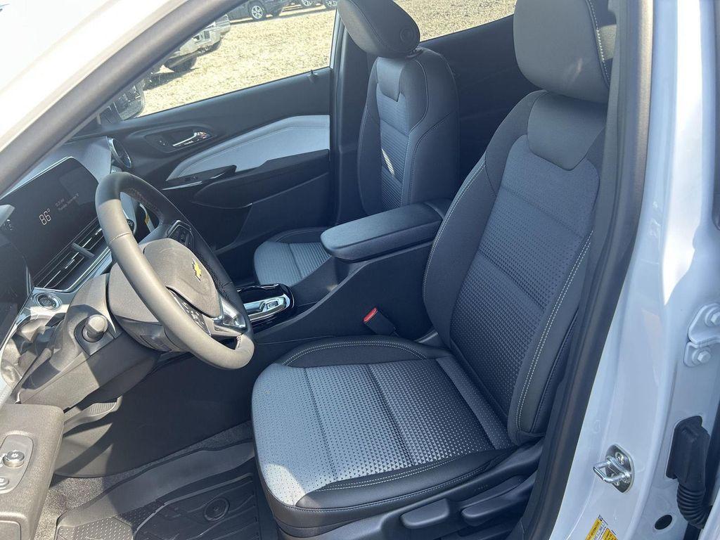 new 2025 Chevrolet Trax car, priced at $24,262