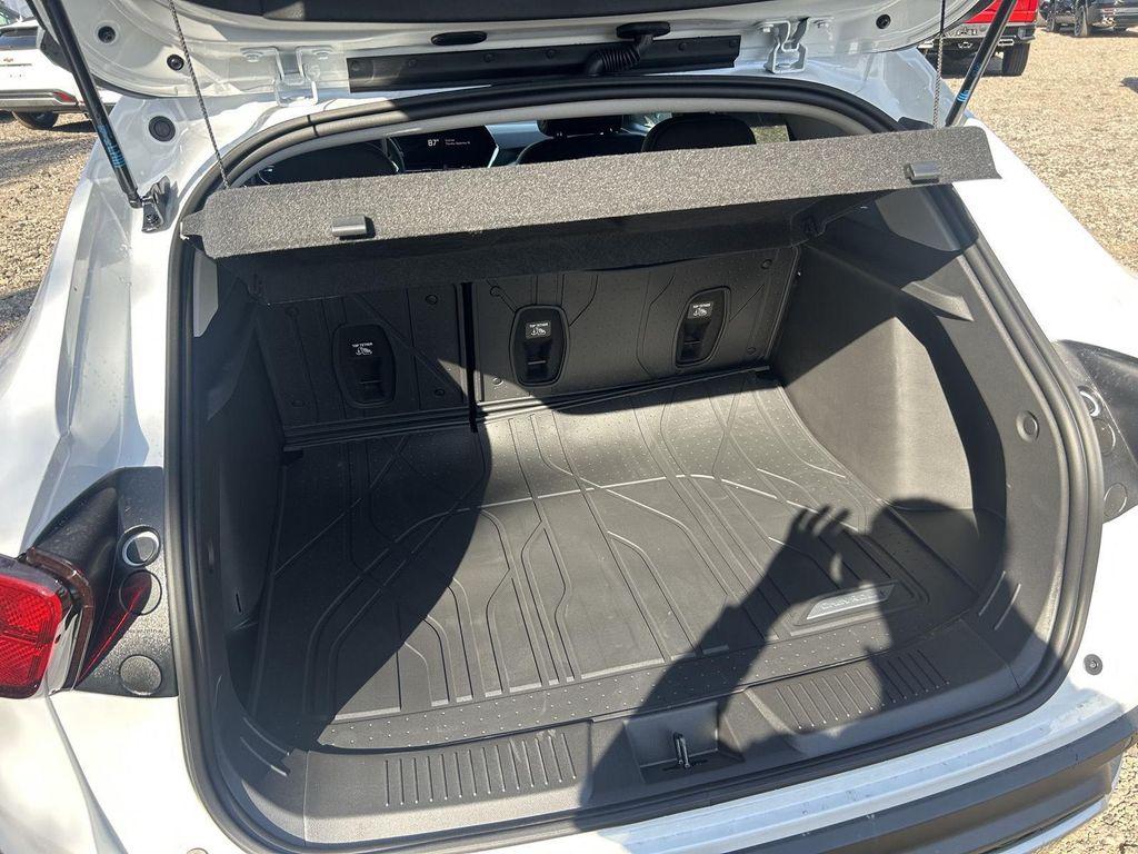 new 2025 Chevrolet Trax car, priced at $24,262